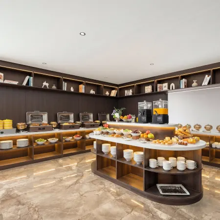 Moore Hotel (Dalian Fujiazhuang Beach Resort Branch)