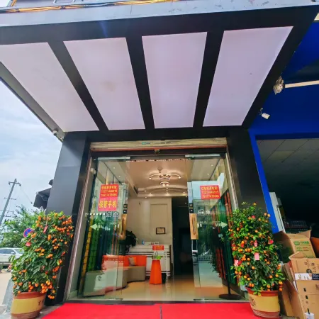 Cloud Four Seasons Homestay (Gupo Mountain Avenue Hezhou High-Speed Railway Station)