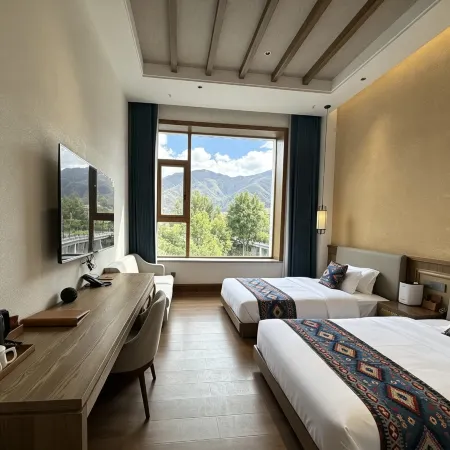 Light and Shadow Yunqi Hotel (Kangding Xinduqiao Town)