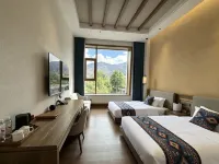 Light and Shadow Yunqi Hotel (Kangding Xinduqiao Town)