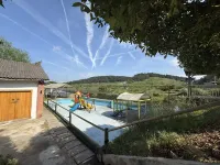 Tangshan Yinqi Lake View Homestay (Kaiyang Nanjiang Station Branch)