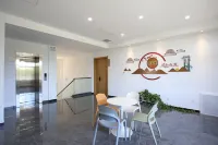 Yishengyuan Homestay - parking