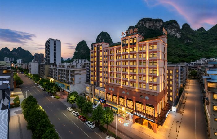 Hechi Yinren Hotel (Jincheng Jiang No. 5 Middle School)