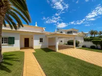 BnB Homes Villa Verde - swimming pool, marina view, BBQ and games room, garden