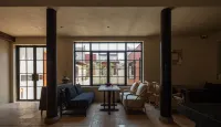 Langyue Hot‑spring Resort Homestay (Xinzhou Ancient Town Branch) - parking