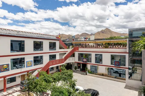 Zang Guilai Manor Hotel (Potala Palace Tibat Museum)