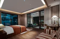 Hillnest · With Friends & Beauty · Hot Spring View Homestay (Tengchong Century City Branch) - Pysäköinti