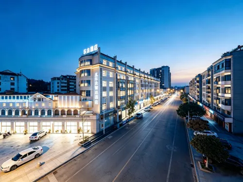 Lequ Zhixuan Hotel (Guanghan Night Market North Railway Station) - 3-Star