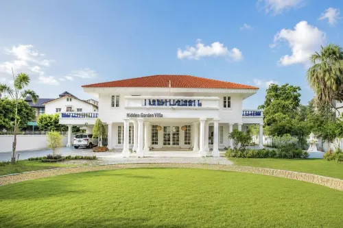 Hidden Garden Villa and Cafe - Guest houses