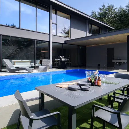 Luxury Hakone Villa: Private Onsen, Sauna & Pool