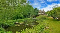 Farm-Style Retreat Near Niagara Falls on 58 Acres - bars