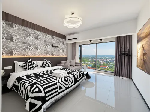 Youguang Projection Apartment (Near Guangxi University of Finance and Economics Xiangsihu Campus) - Mountain view
