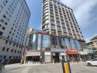 TNT E-Sports Hotel (Qinzhou East Station Nian Nian Feng Plaza) - parking