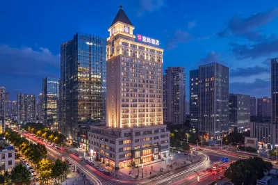 Echarm Hotel (Chongqing Dadukou Pedestrian Street Xinshancun Metro Station) Отели в г. Чунцин