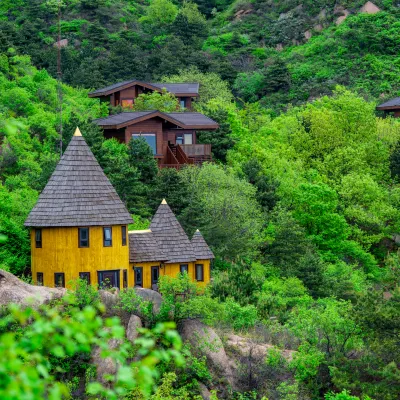 Treehouse Yunfengshan Hotels near Yunmeng Gorge