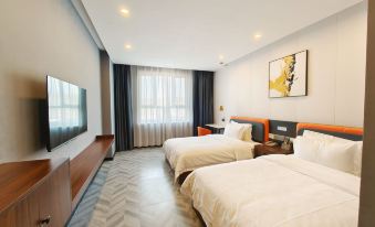 Jianghong Hotel (Korla Railway Station 218 National Road)