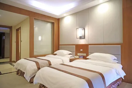 Changbai Mountain Baotai Holiday Hotel (Changbai Mountain West Scenic Area Ticket Office)