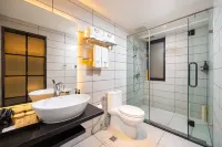 Guoshi Hotel (Dalian Donggang Business District Harbour Plaza Subway Station)