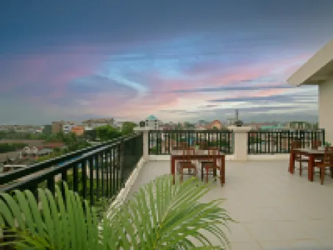 Sisombat Plaza Hotel Hotels near Jungle Project
