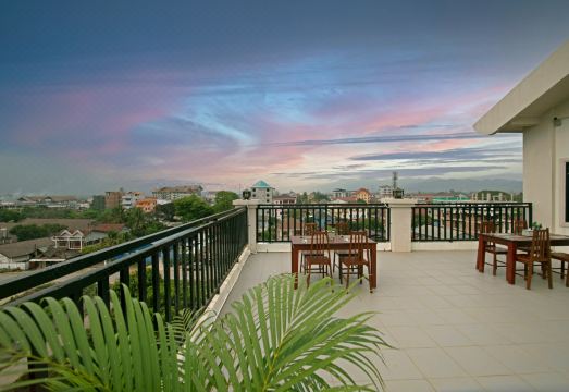 시솜바트 플라자 호텔 전경