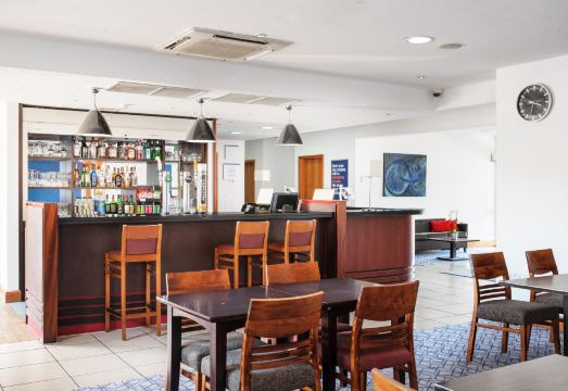 홀리데이 인 익스프레스 브레인트리 조식