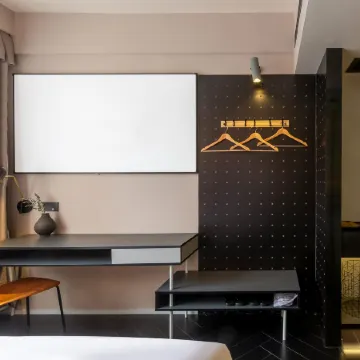 Chilling Time Hotel (Chunxi Road IFS Branch Chengdu) Отели рядом с достопримечательностью «Цзиньцзян»