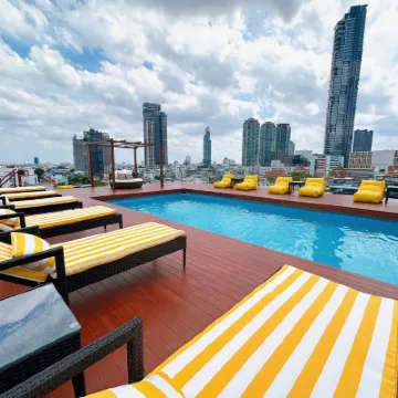 Miloft Sathorn Hotel Hotels near Taksin Bridge