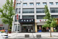 Zhongyue Hotel (Wanda Plaza) Hotel a Jintai Avenue