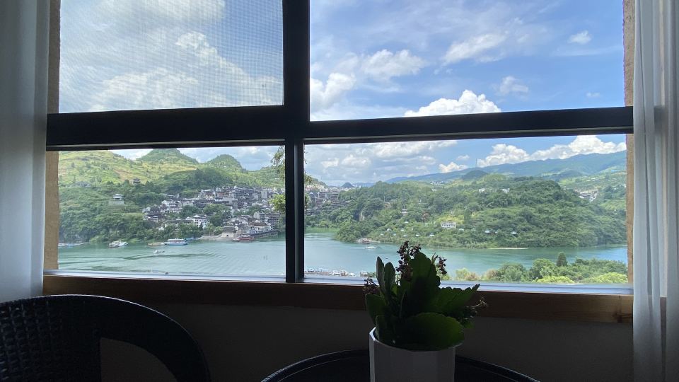 Linjiang Waterfall Viewing Inn