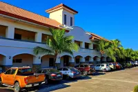 Subic Waterfront View Resort - parking