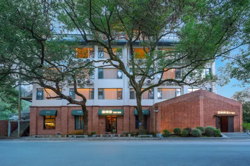 Guilin Yangshuo Xiangzhangshuyu Art Hotel (Yulonghe Jiuxian Wharf Branch)