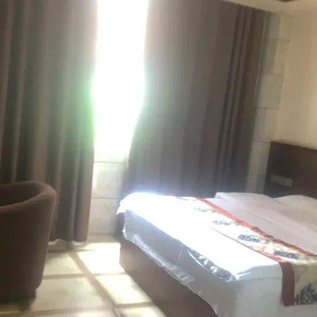 Yujiang zhonghua business hotel