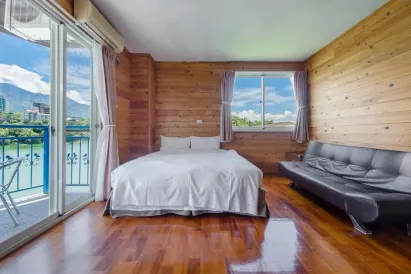 Bishui Shanju Lakeside B&B