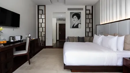 Shintana Saya La Maison
