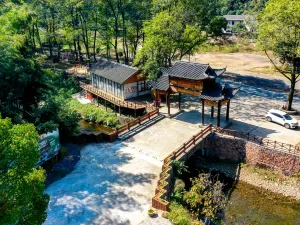 Floral Hotel · Taohuawu Homestay (Lushan Xihai Scenic Area Store)