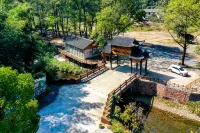 Floral Hotel · Taohuawu Homestay (Lushan Xihai Scenic Area Store)