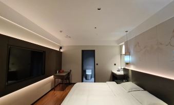 Qinyang Water Cube Hot Spring Hotel