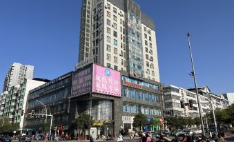 Xiaoyin Qingju Hotel (Guangyuan High-speed Railway Station Jianshe Road)