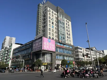 Xiaoyin Qingju Hotel (Guangyuan High-speed Railway Station Jianshe Road) Отели рядом с достопримечательностью «Jialing River»