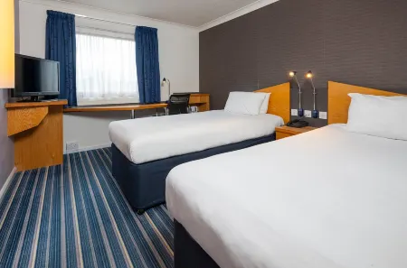 Holiday Inn Express London - Wandsworth Отели рядом с достопримечательностью «Университет Рохемптон Лондон»