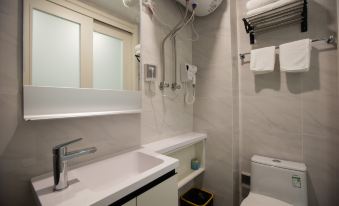 Carnival DeePseeR Apartment (Foshan Zumiao Vanke Financial Center Store)