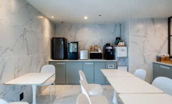 Gray 193 Hotel
