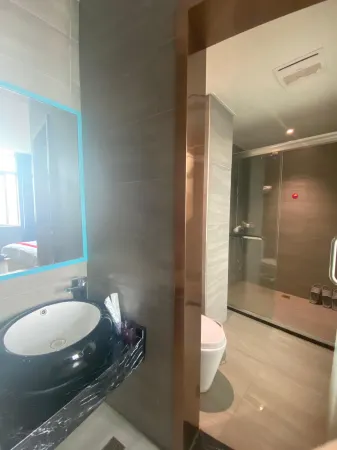 Roman Hotel Отели рядом с достопримечательностью «Guangxiao Temple»