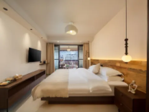 Qingshanjian Riverside Stilt House Inn (Phoenix Ancient Town - Hongqiao North Gate Pier Branch Hotels in Fenghuang County