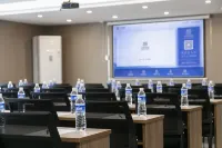 QIANNA HOTEL GLORIOUS(Weihui Branch) Hotel di Weihui