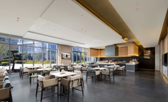 Atour Hotel Wuxi East Station Yingyue Lake Park Subway Station