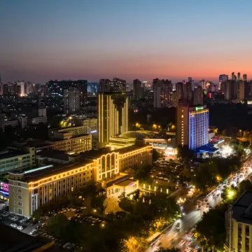 Holiday Inn Express ZHENGZHOU ZHONGZHOU by IHG Отели рядом с достопримечательностью «Zhengzhou Shang Dynasty Ruins»