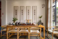 Binchuan chicken foot mountain sit forget one courtyard