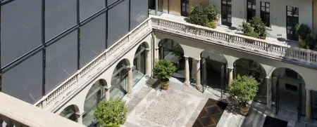 NH Collection Piazza Carlina Отели рядом с достопримечательностью «Santa Maria di Piazza»