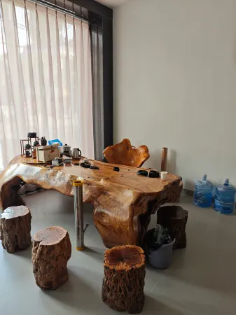 LuLiang Gloria Hotel Отели в г. Лулян